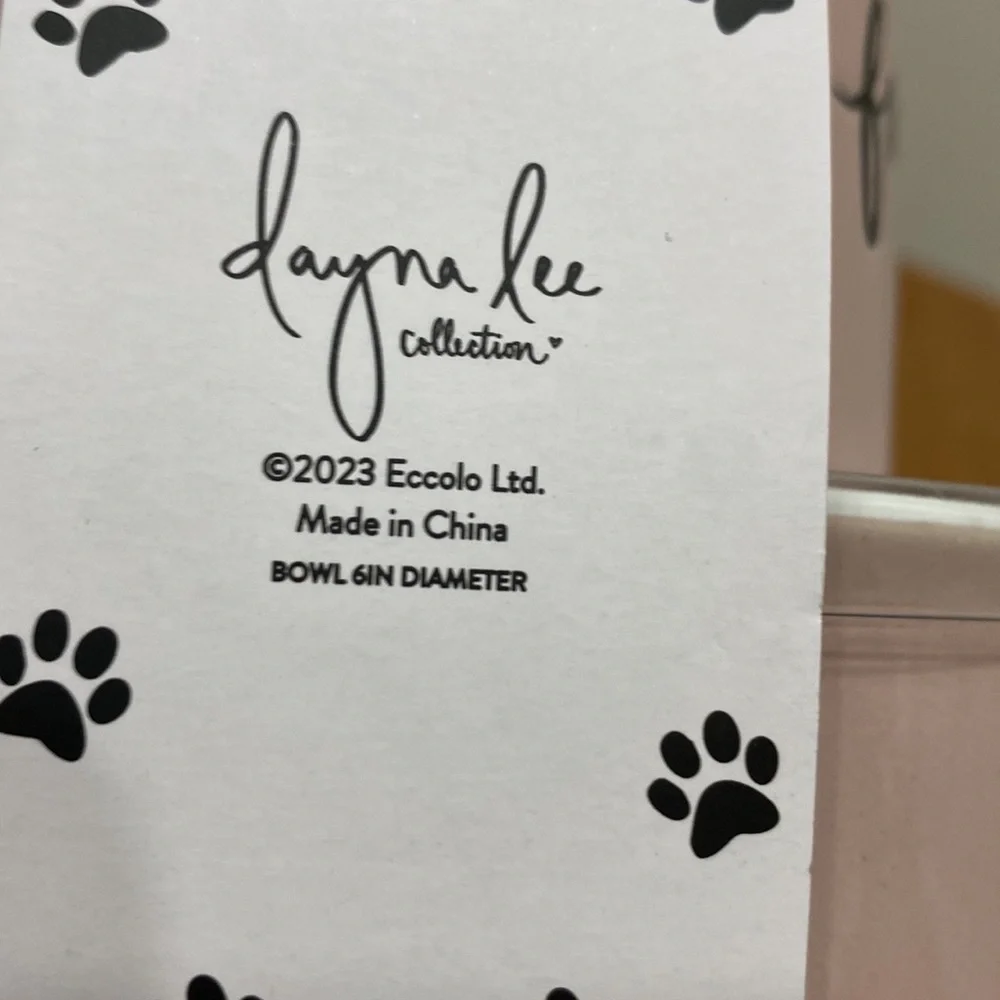 NWT. Dayna Lee Collections, 2-piece, ceramic, mug and dog/cat bowl set.